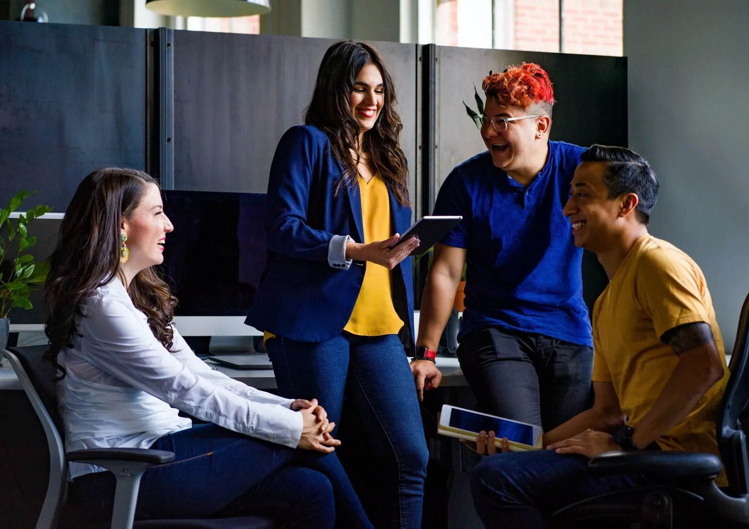 19 Heartwarming Quotes About Coworkers Becoming Friends